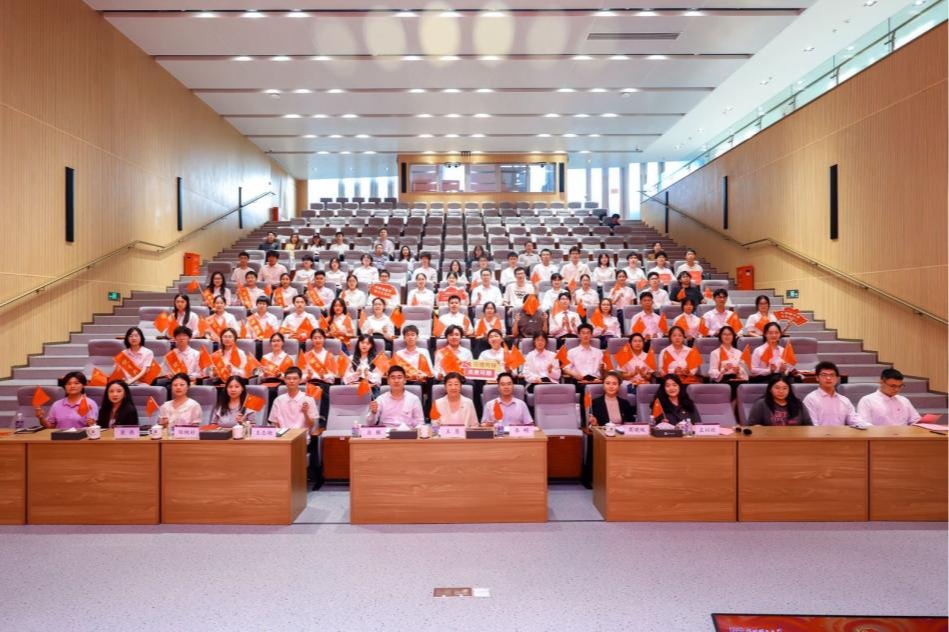 beat365手机版官网举行2025-2026年度“两红两优”表彰大会暨全国道德模范张超凡事迹分享会