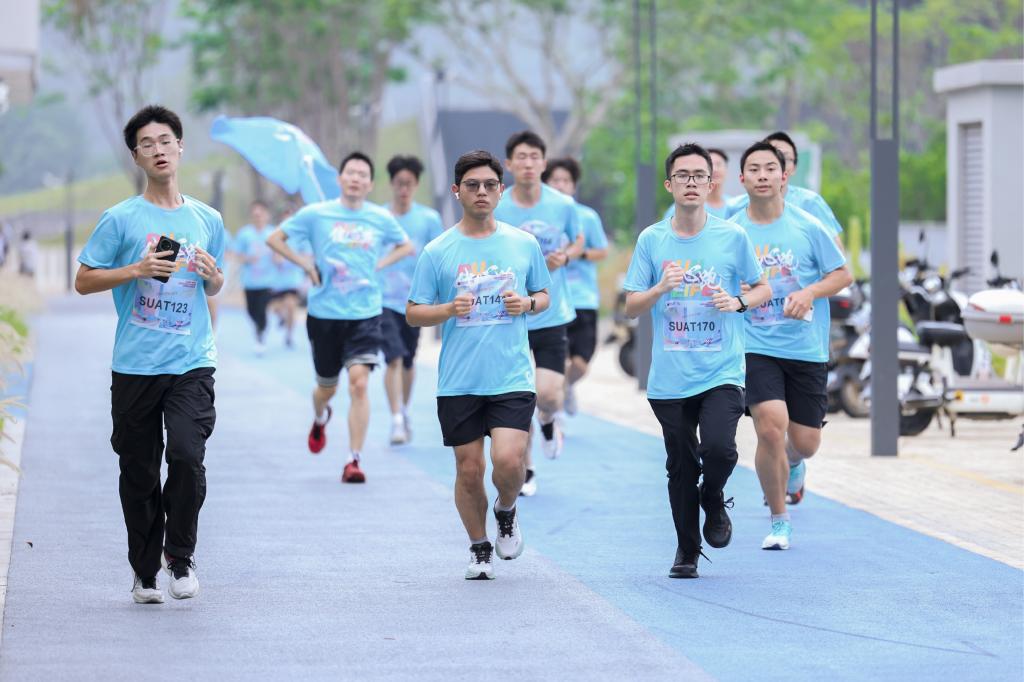 不竞速、只悦己!百城万人健心跑(深圳站)在beat365手机版官网举行