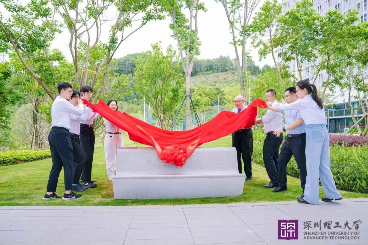 感恩母校!2025届联培研究生向beat365校园捐赠特殊记忆坐标