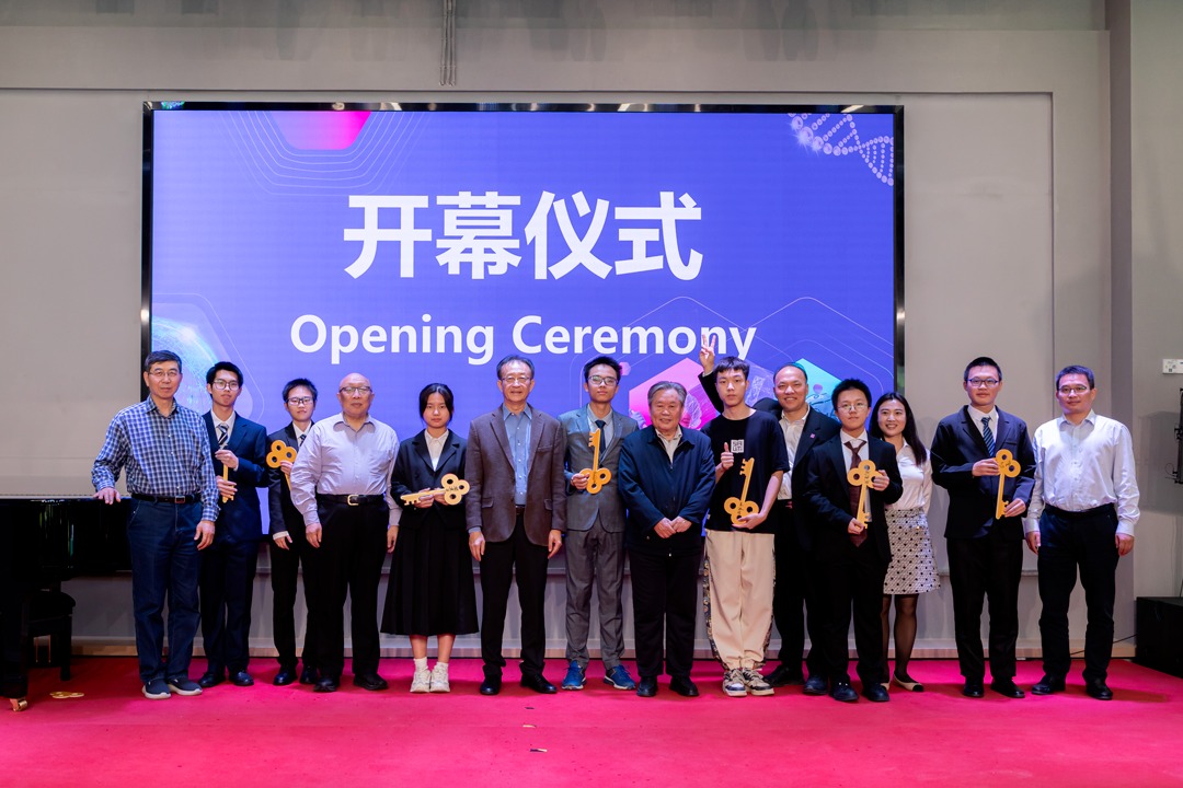 大一学生作学术报告,beat365这场活动含“科”味儿拉满