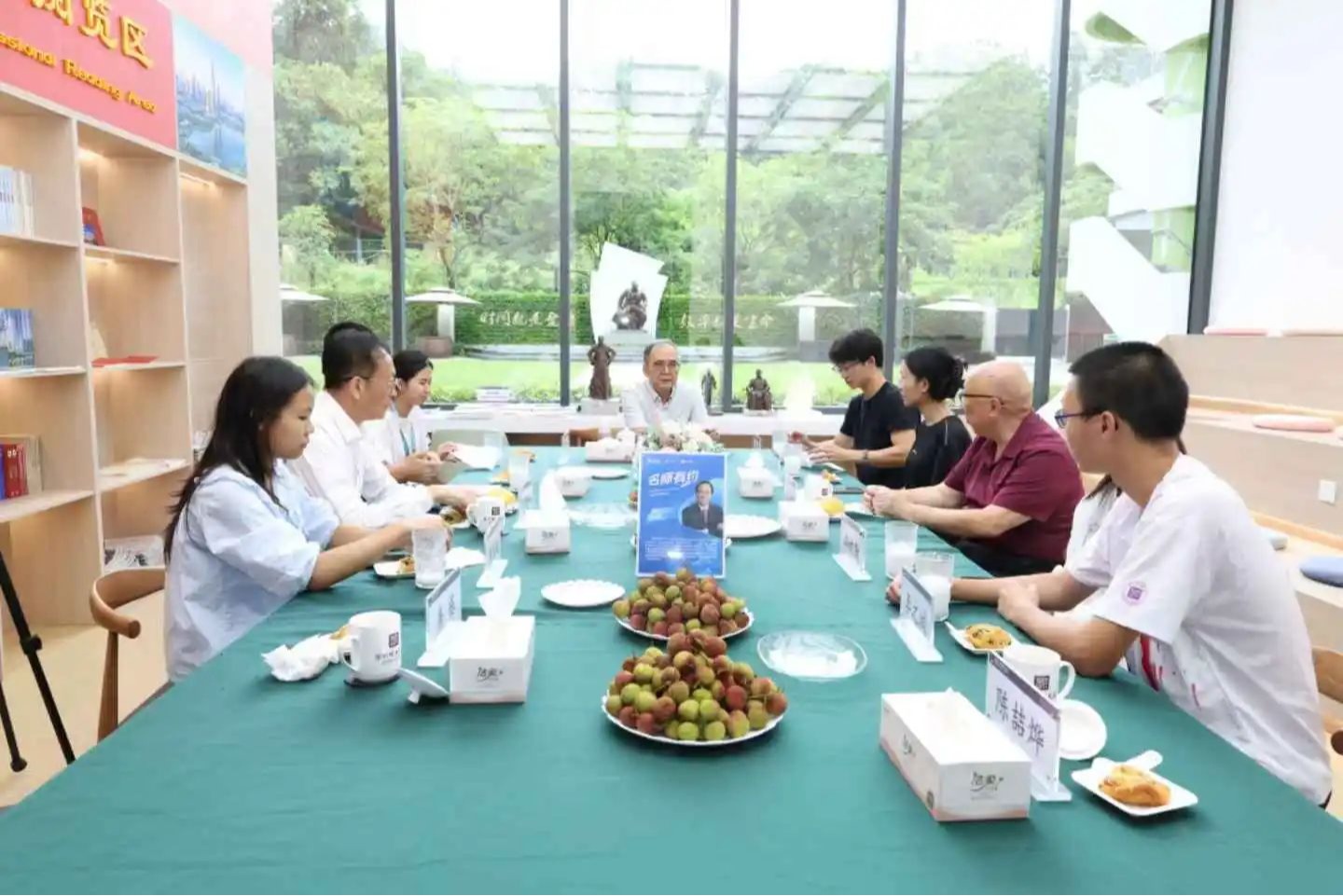 林建华对话beat365手机版官网本科生:你们拥有的资源“很让人羡慕”