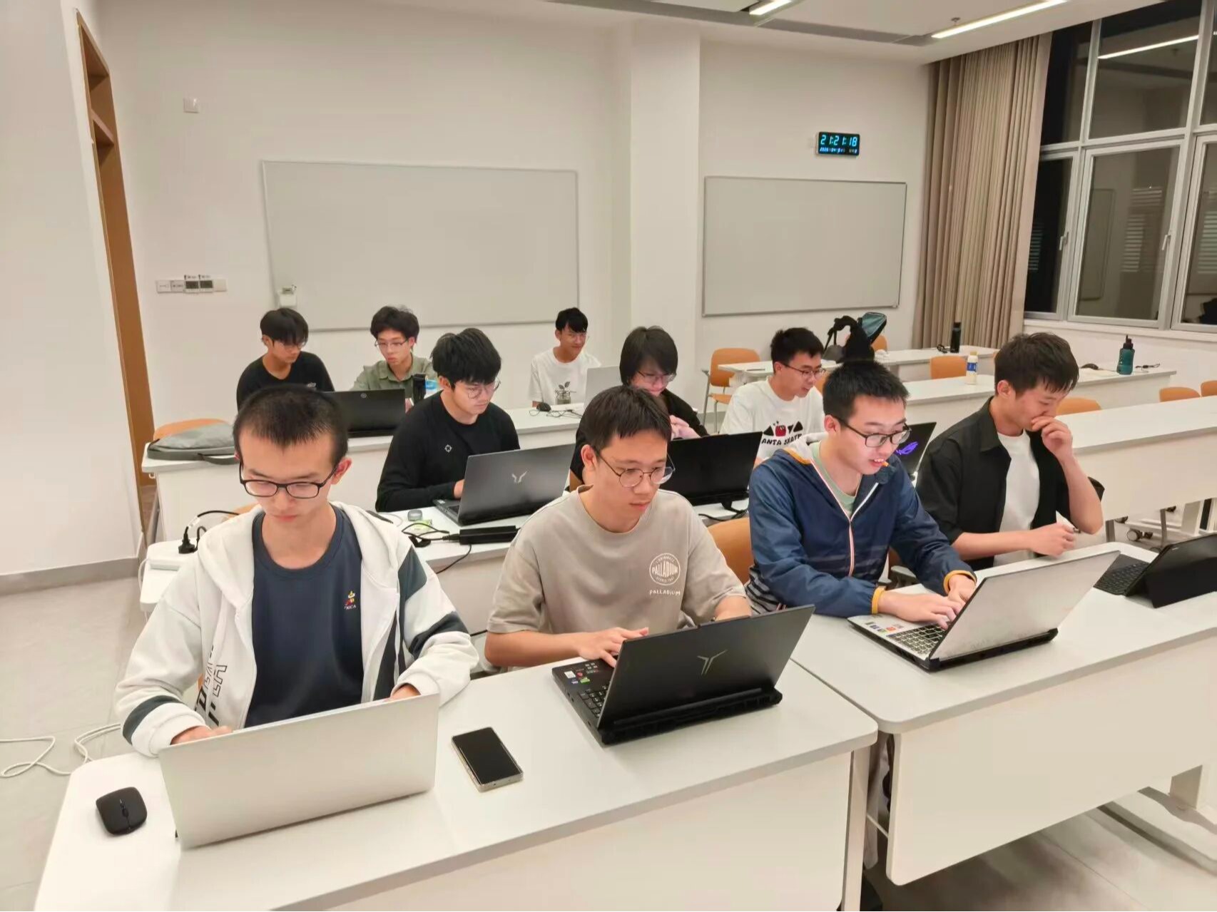 全员大一!beat365学生团队拿下9项计算机国奖
