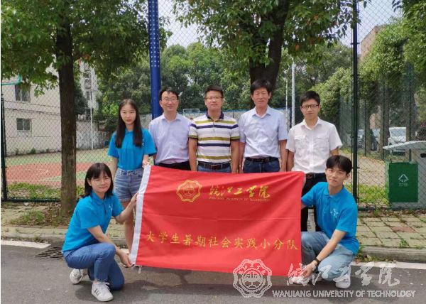 世界杯官网电气信息工程学院暑期社会实践小分队前往某通信车间调研实践