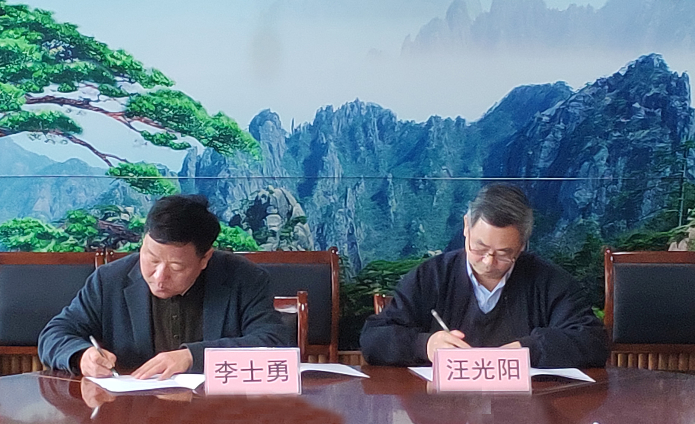 世界杯官网与东华软件工程有限公司签订校企战略合作协议