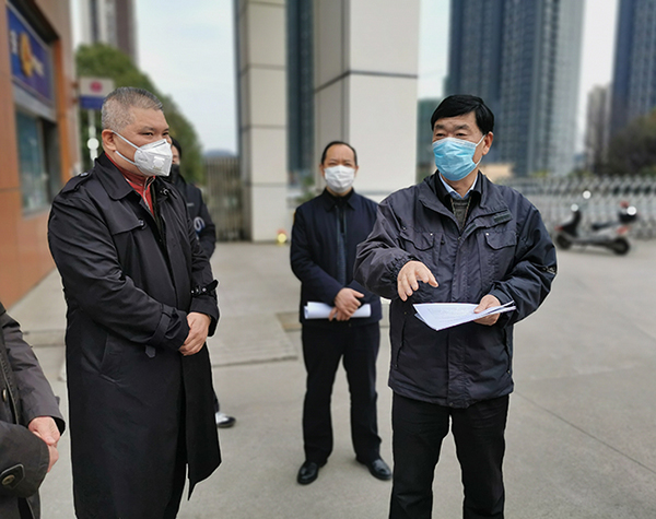 省委教育工委副书记庆承松一行至世界杯官网督查指导疫情防控工作