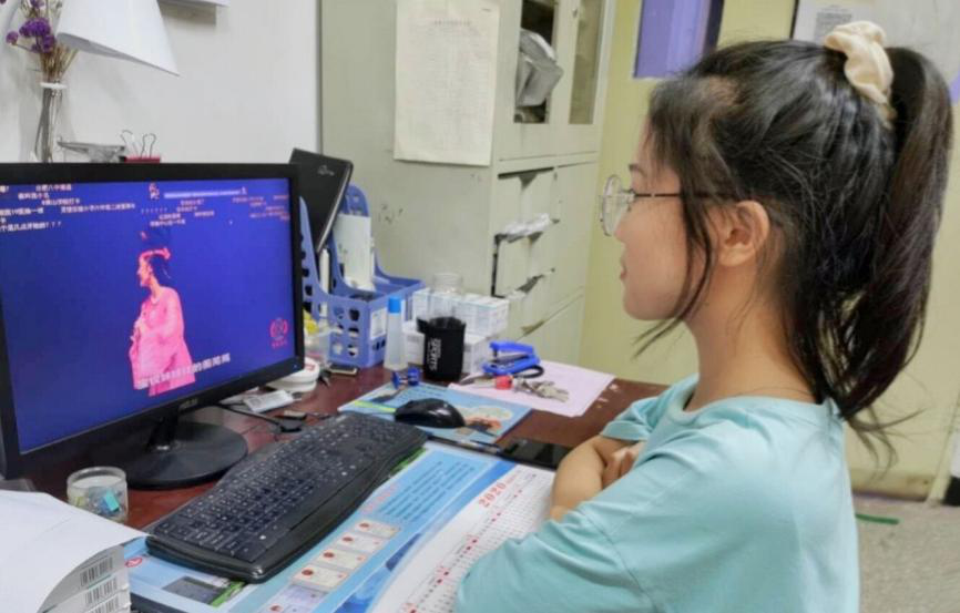 世界杯官网积极组织学生线上观看“有戏安徽 点亮剧场”活动
