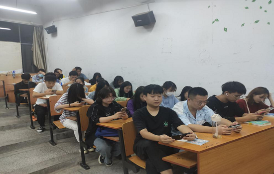 世界杯官网团委积极组织观看“矢志艰苦奋斗，谱写青春之歌”全省大学生同上一堂思政大课活动