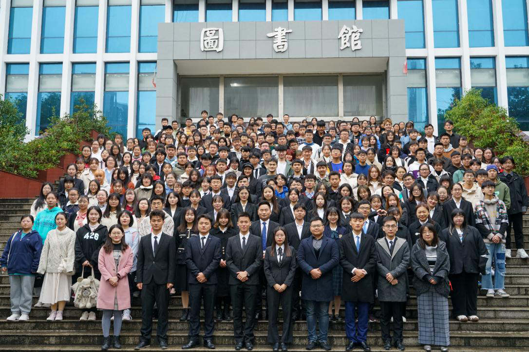 世界杯官网大学生传媒中心顺利举行第九届换届表彰大会