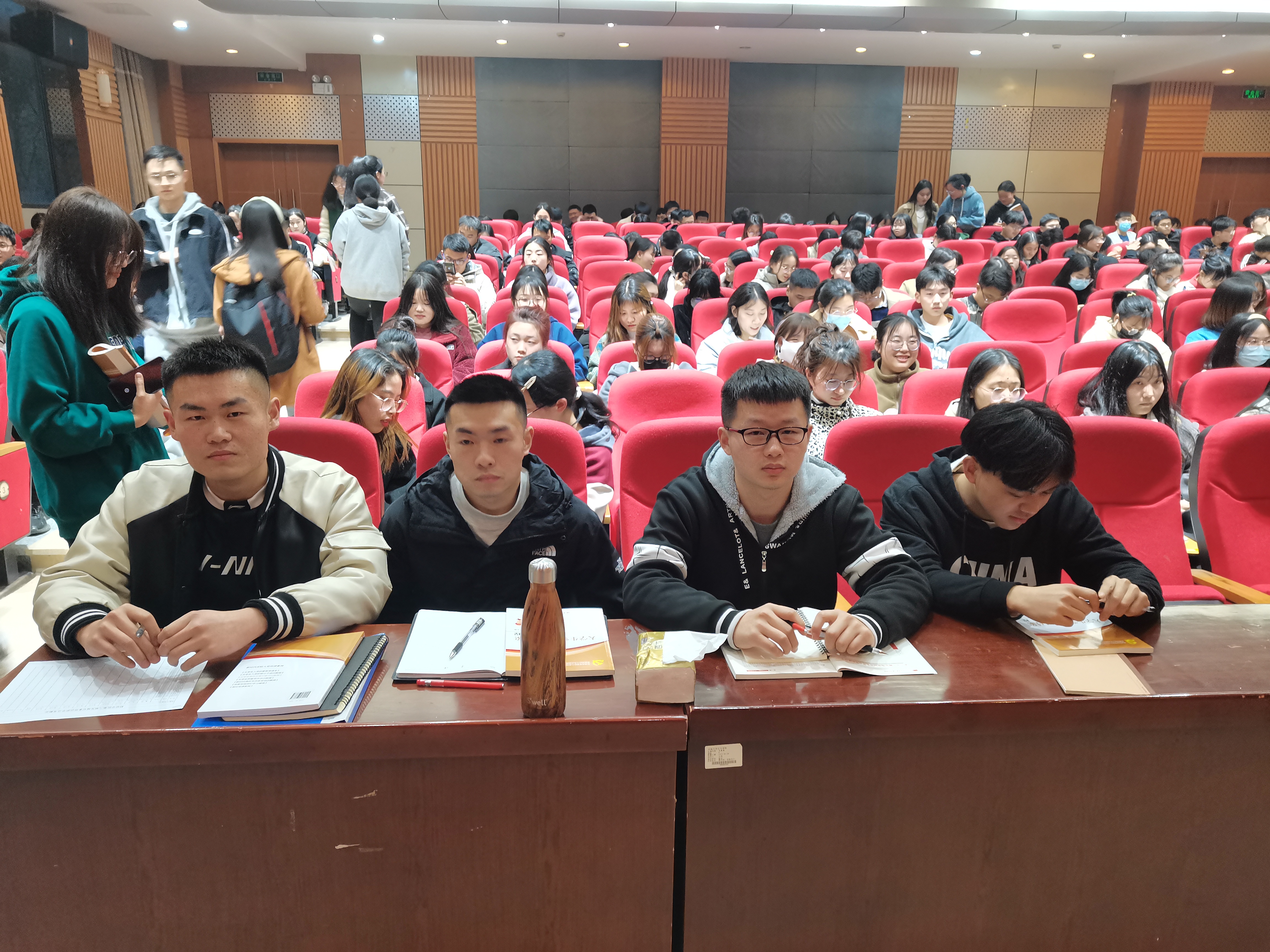 财经学院积极组织学员参加世界杯官网第七期发展对象培训班