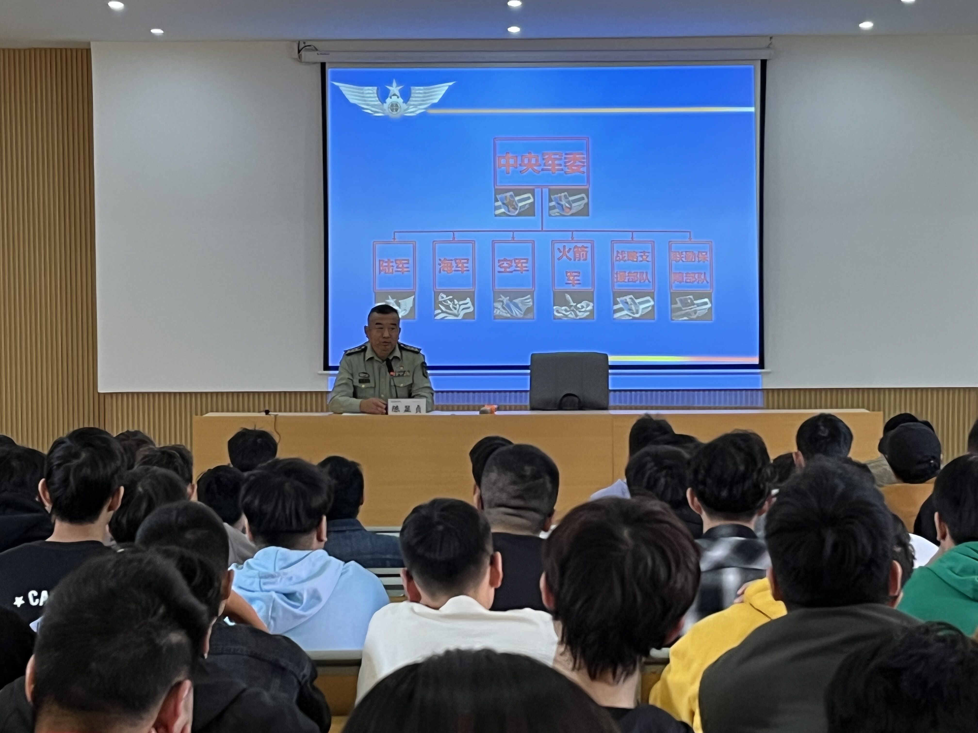 世界杯官网举办2023年征兵政策宣讲会