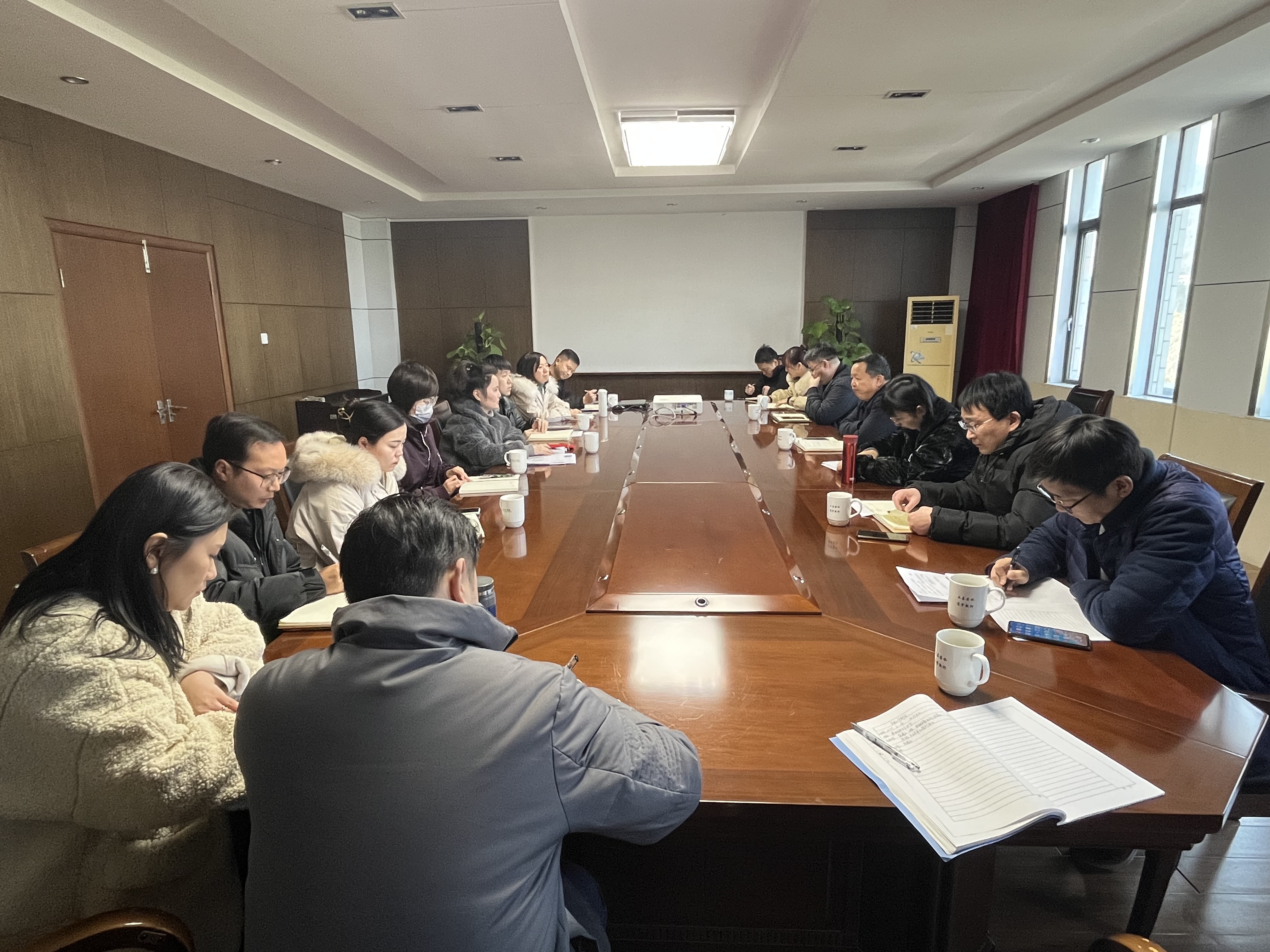 世界杯官网召开新学期首次学生工作例会