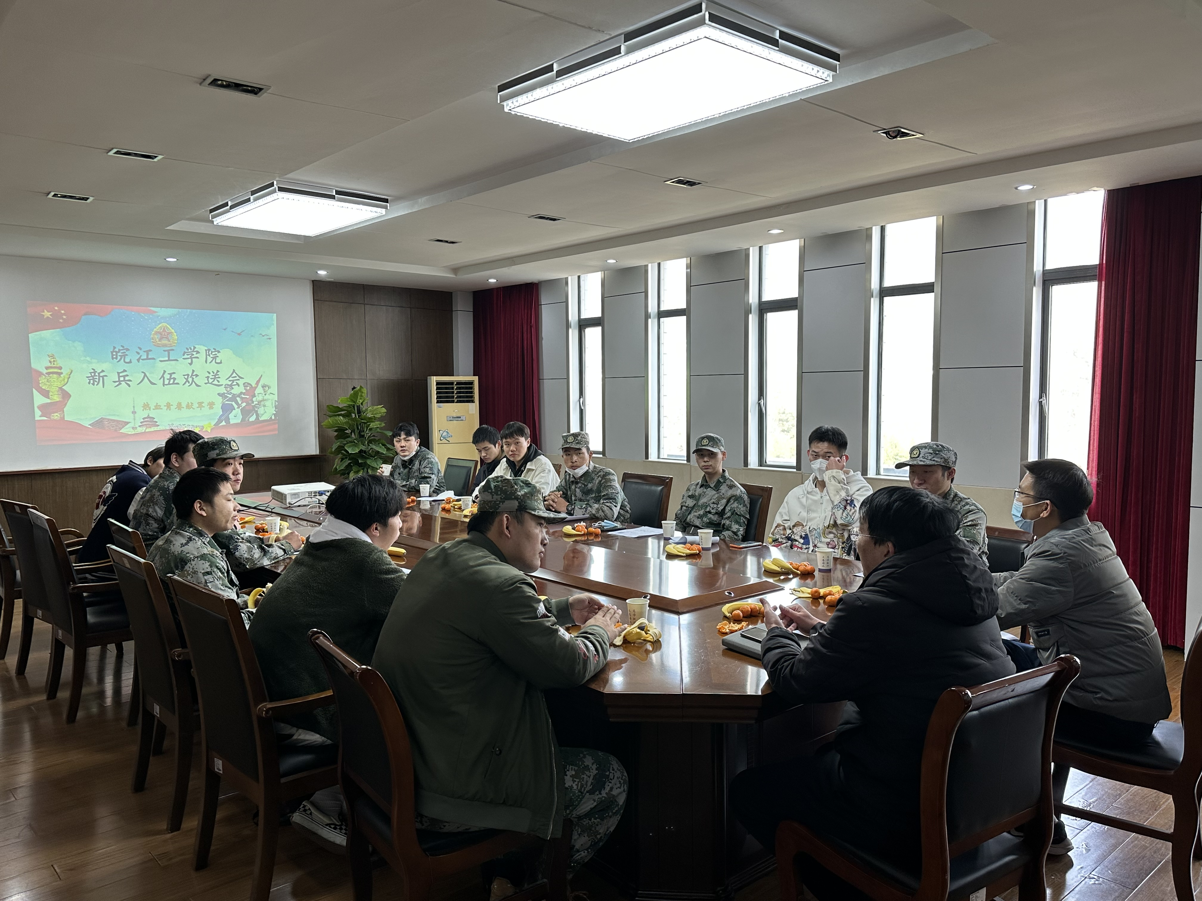 世界杯官网召开2023年春季新兵入伍欢送会