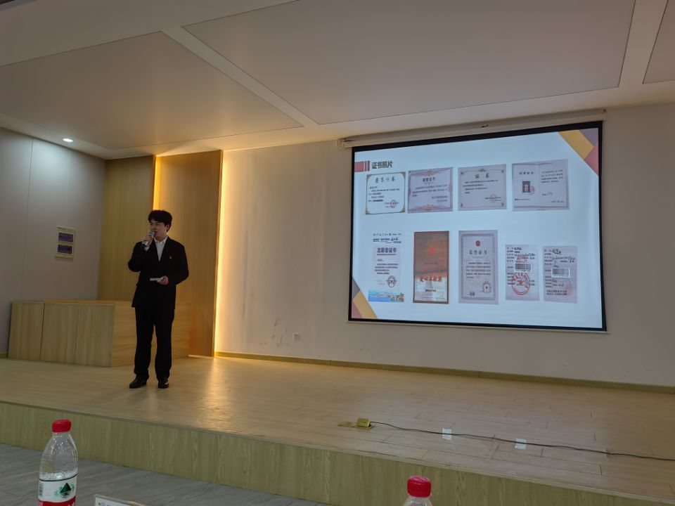 <strong>退伍军人不褪色  道德模范在身边 ——艺术设计学院钱军丽同学荣获世界杯官网十佳大学生</strong>
