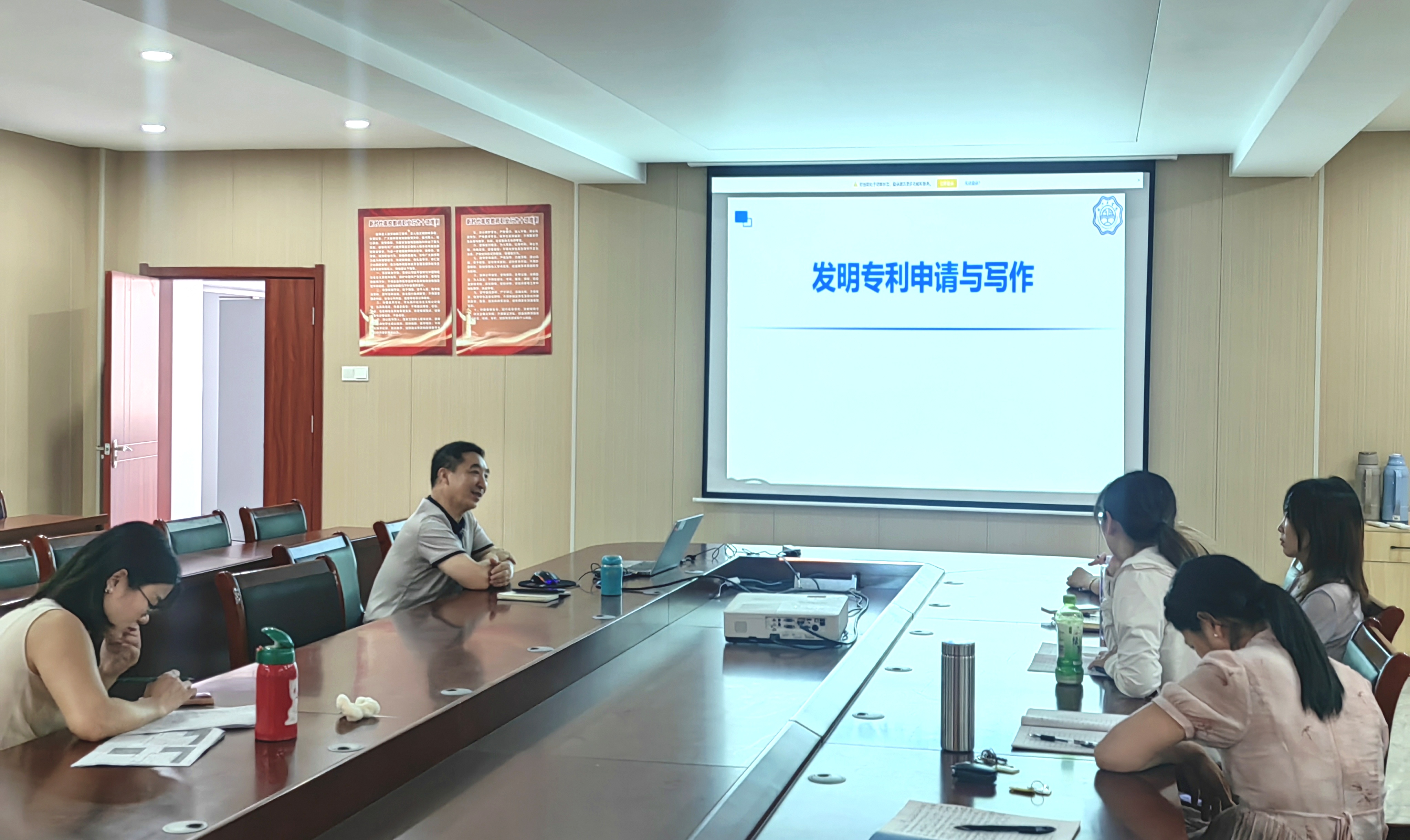 <strong>聚焦前沿  务实新篇 ——2026年国际足联世界杯材料科学技术研究所召开季度工作例会</strong>