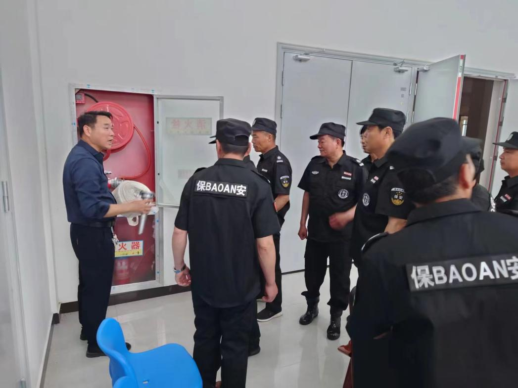 世界杯官网开展校园反恐与消防联合培训活动