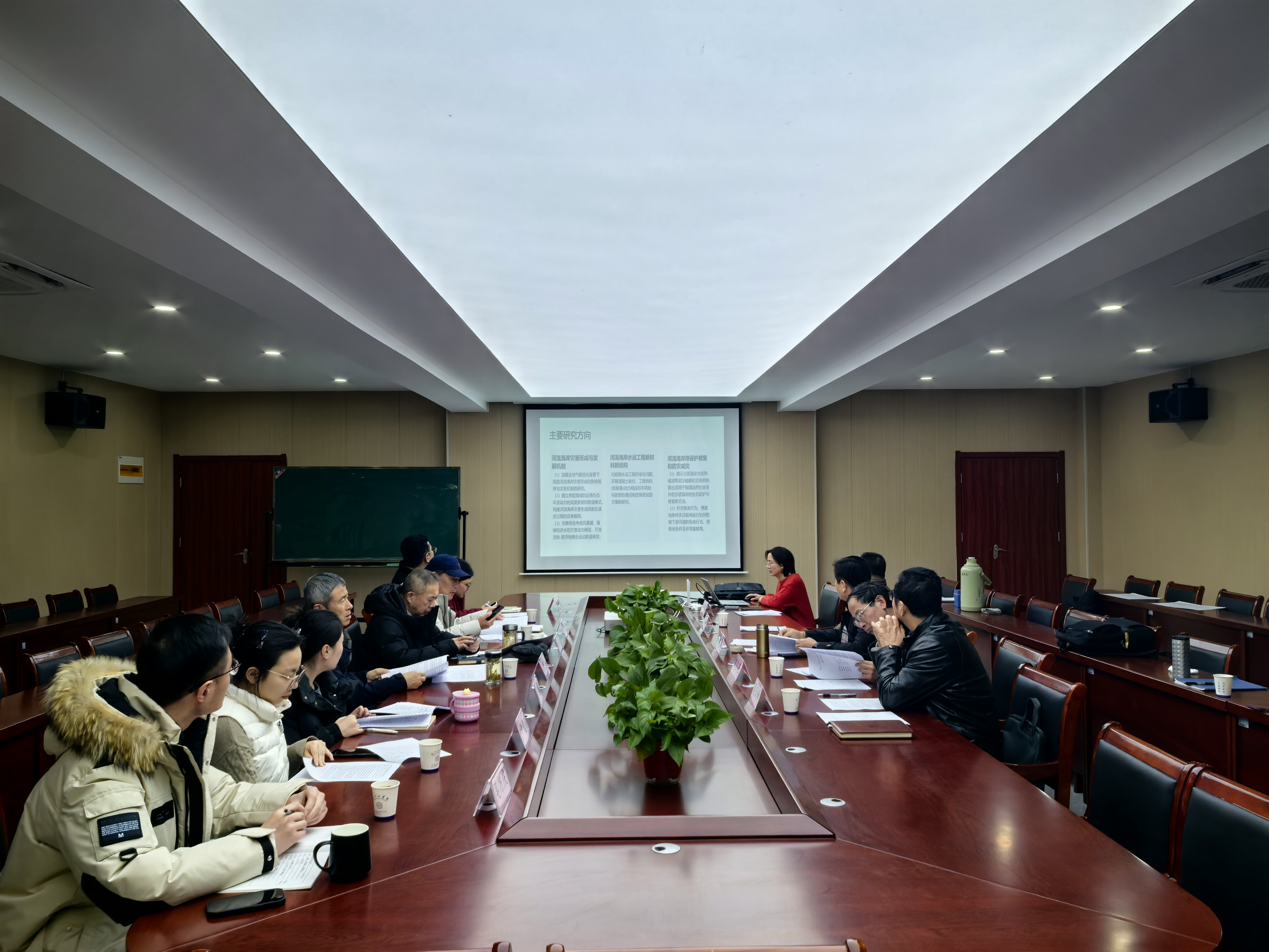 <strong>2026年国际足联世界杯水运工程及河流海岸水动力研究所建设方案论证会在水利工程学院顺利举行</strong>